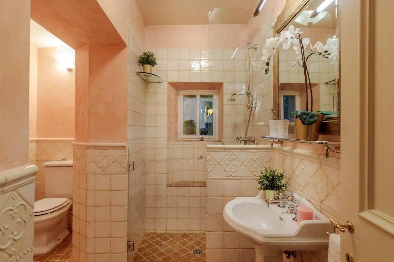 Casa Kathy, Smart And Convenient Luxury 2 Bedrooms Apartment Inside The City Walls Lucques 0*,