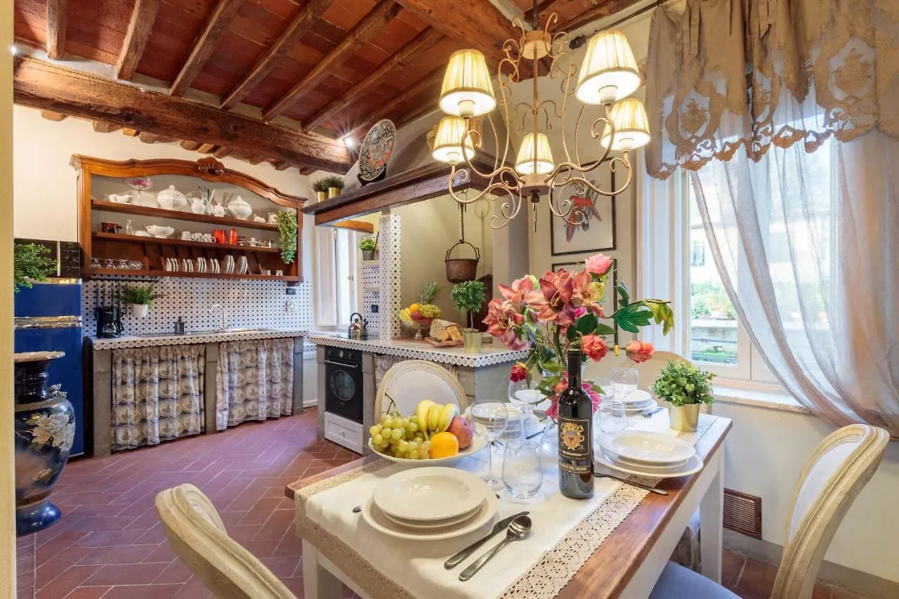 Casa Kathy, Smart And Convenient Luxury 2 Bedrooms Apartment Inside The City Walls Lucca