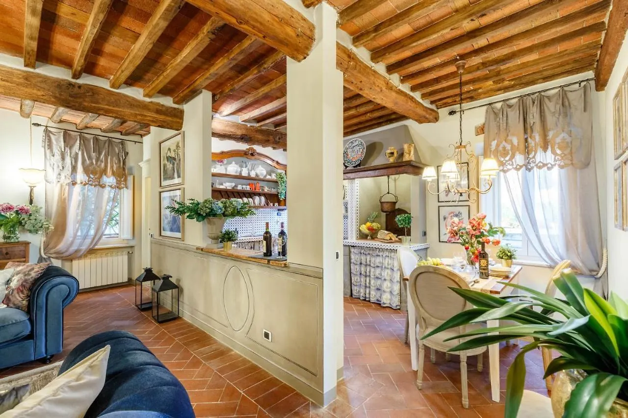 Casa Kathy, Smart And Convenient Luxury 2 Bedrooms Apartment Inside The City Walls Lucca Italy