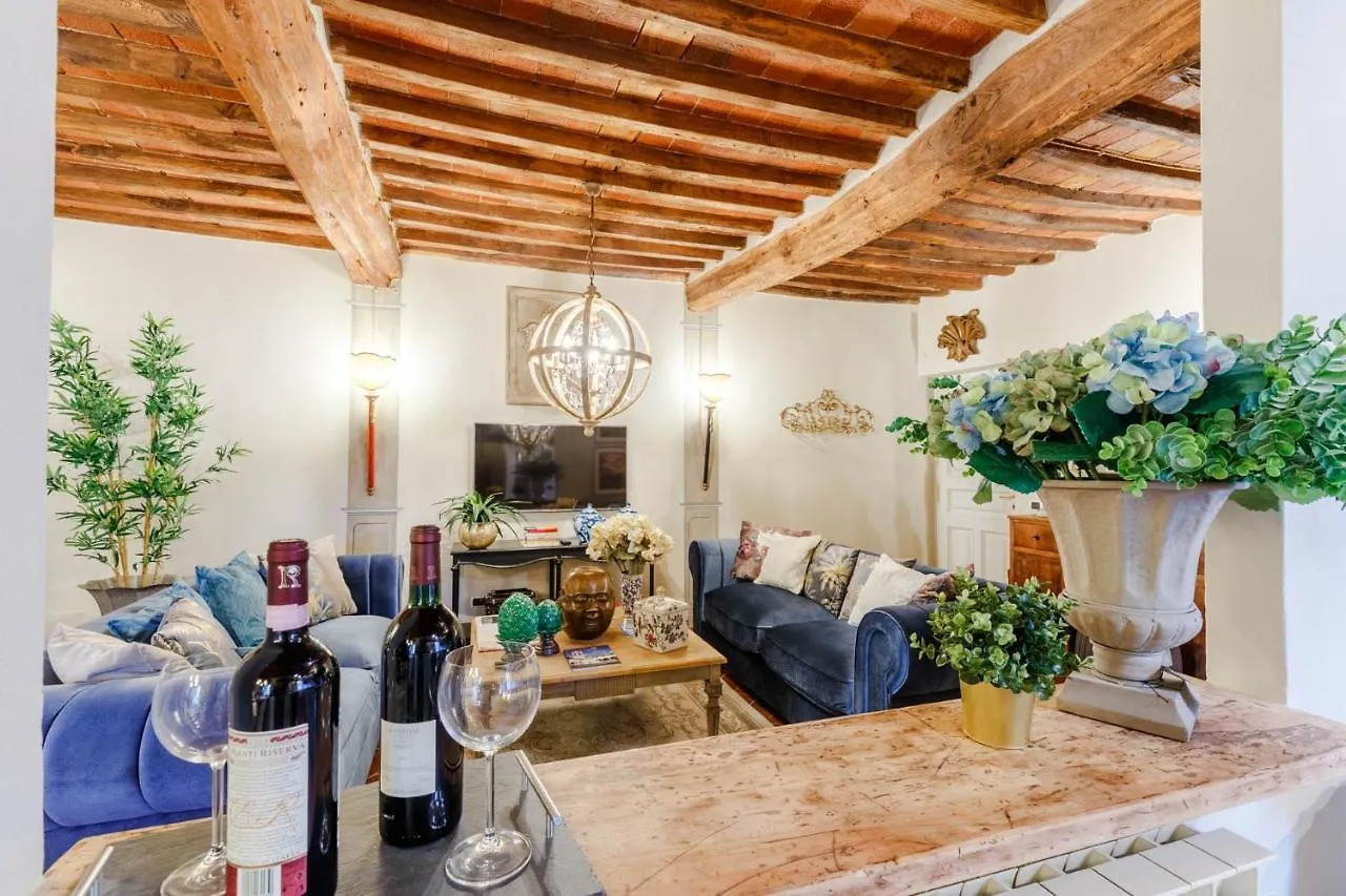 Casa Kathy, Smart And Convenient Luxury 2 Bedrooms Apartment Inside The City Walls Lucca