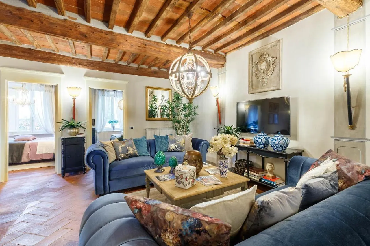 Casa Kathy, Smart And Convenient Luxury 2 Bedrooms Apartment Inside The City Walls Lucca Italy