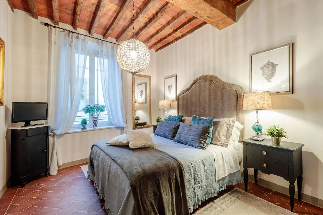 Casa Kathy, Smart And Convenient Luxury 2 Bedrooms Apartment Inside The City Walls Lucca Italy