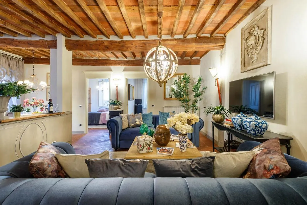 Casa Kathy, Smart And Convenient Luxury 2 Bedrooms Apartment Inside The City Walls Lucca