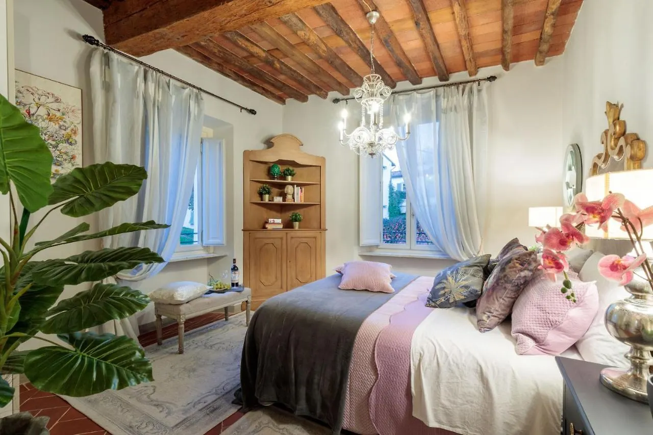 Casa Kathy, Smart And Convenient Luxury 2 Bedrooms Apartment Inside The City Walls Lucca Italy