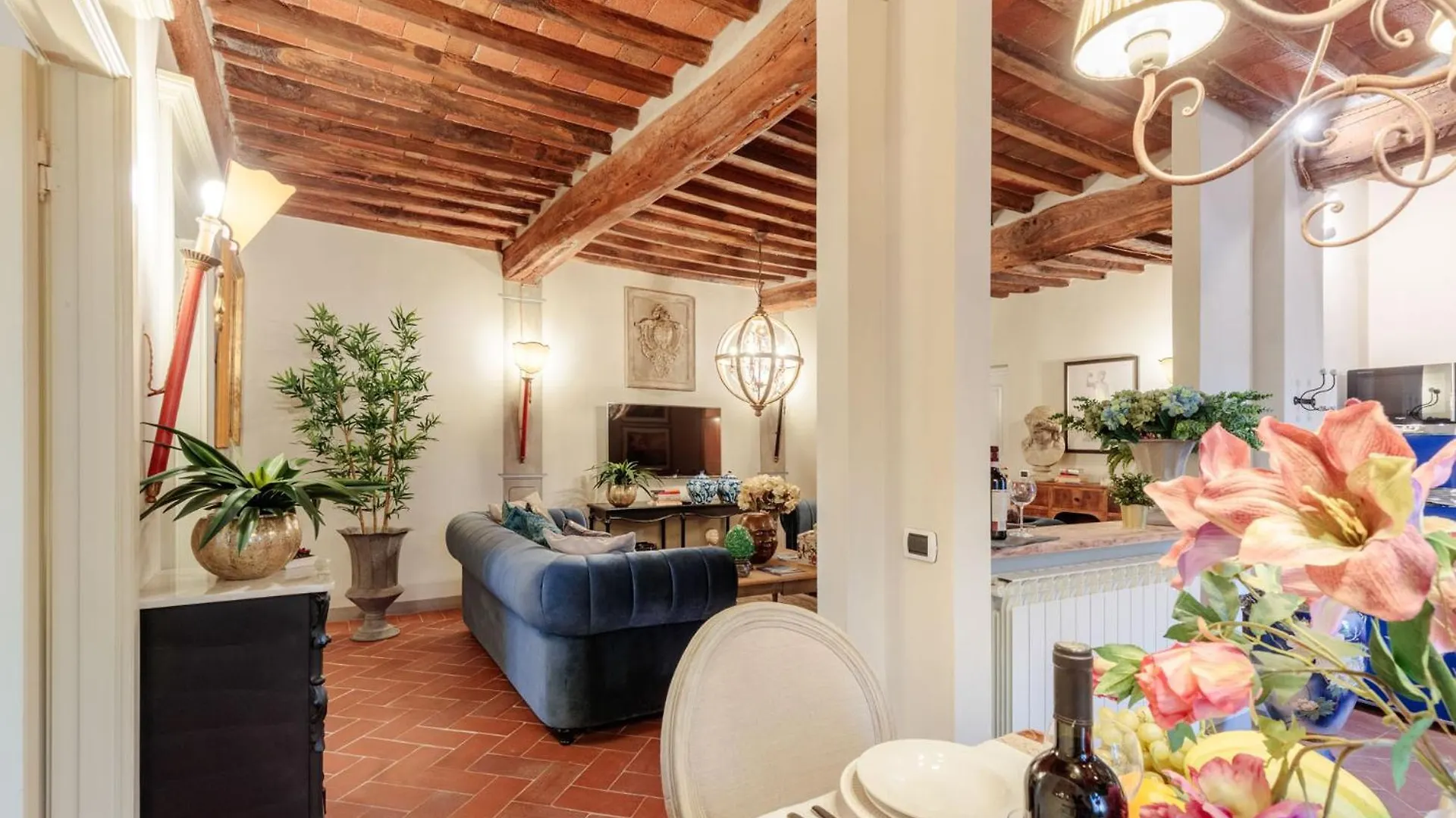 Casa Kathy, Smart And Convenient Luxury 2 Bedrooms Apartment Inside The City Walls Lucca