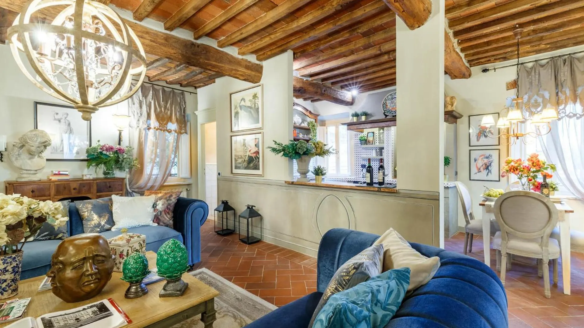 Casa Kathy, Smart And Convenient Luxury 2 Bedrooms Apartment Inside The City Walls Lucca Italy