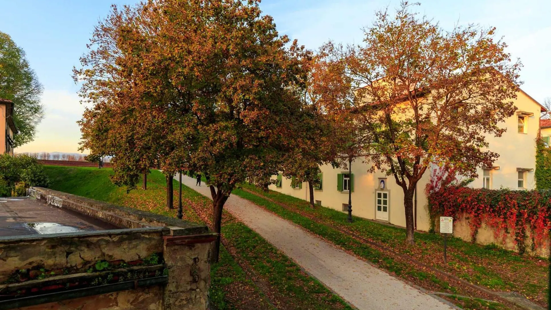 Casa Kathy, Smart And Convenient Luxury 2 Bedrooms Apartment Inside The City Walls Lucca Italy