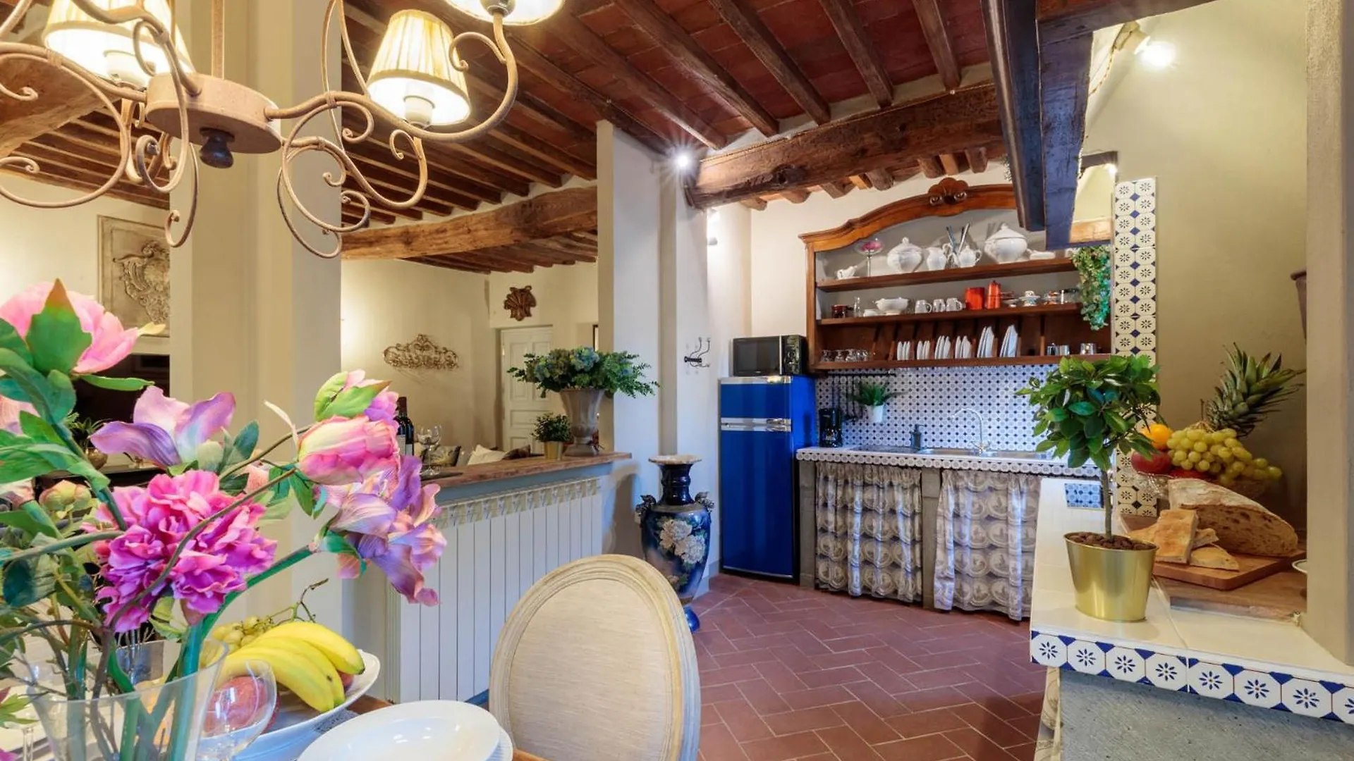 Casa Kathy, Smart And Convenient Luxury 2 Bedrooms Apartment Inside The City Walls Lucca